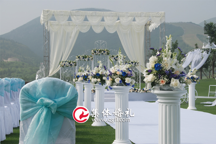 北京集体婚礼：蓝色系草坪集体婚礼