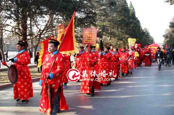 中式集体婚礼：抬花轿